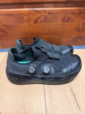 Men’s 12.5 Speedland GSBLK Running  Shoes with Teal Insoles and Dial Closure